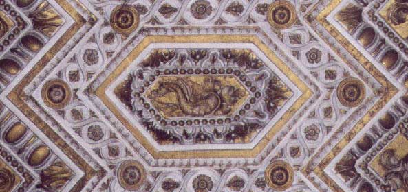 Drago di Gregorio XIII nella volta dell'arco che conduce alla Cappella Gregoriana