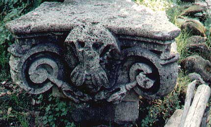 The Capital with the bee of the Barberini